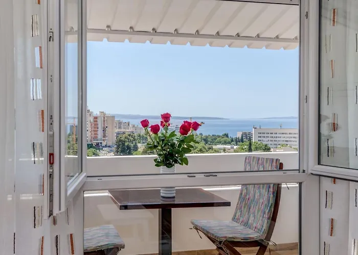 Lct Uptown Apartment